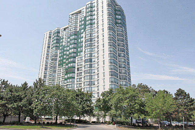 City View Condos at 4450-4460-4470 Tucana Court in the Square One area of Mississauga